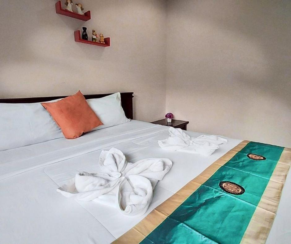 Hotel Baanloksouylokchay HHQ Habitación foto